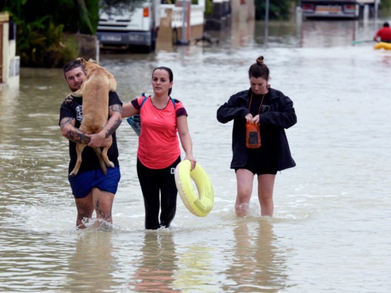 Fuertes lluvias en España dejan tres muertos y personas desaparecidas