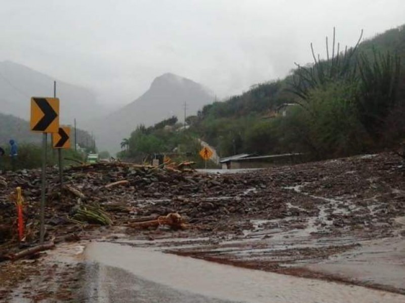 Fuertes lluvias mantienen cerrada carretera Oaxaca-Istmo