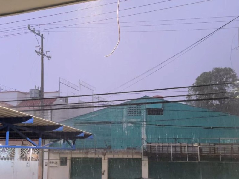 Fuertes lluvias ocasionan cierre de vialidades en Culiacán