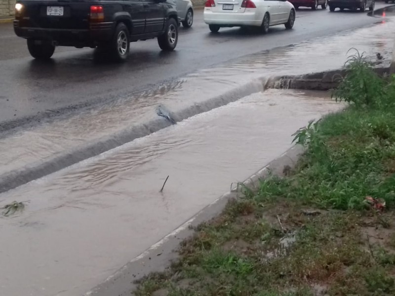 Fuertes lluvias, provocan caos en Ciuliacán.
