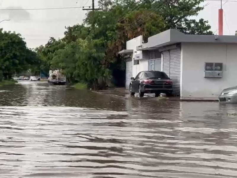 Fuertes lluvias provocan inundaciones en multiples sectores de Los Mochis