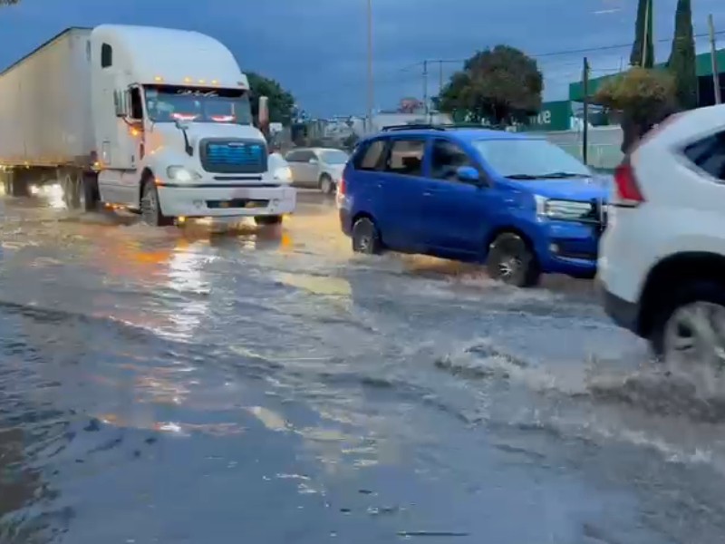Fuertes lluvias provocan Inundaciones y afectaciones en Tultitlán