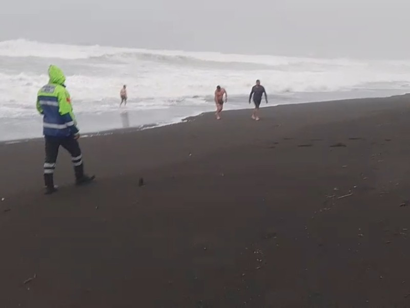 Colima: Protección civil lanza alerta ante fuertes marejadas en las playas