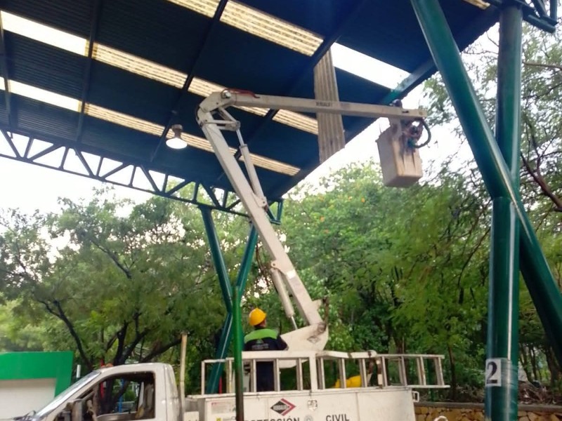 Fuertes vientos desprenden láminas del domo de Caña Hueca