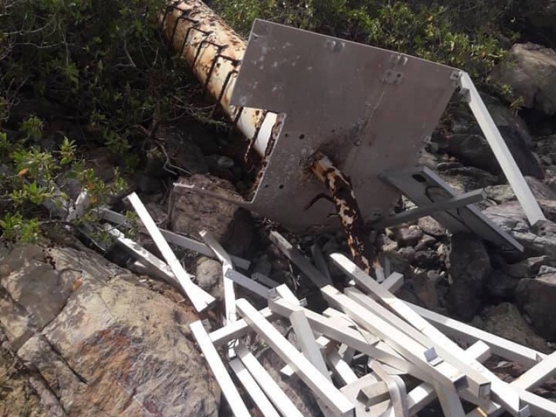 Fuertes vientos tiró faro-guía en Troncones