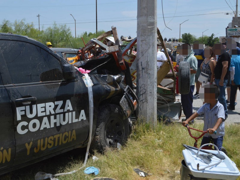 Fuerza Coahuila  prensa a mujer en Torreón