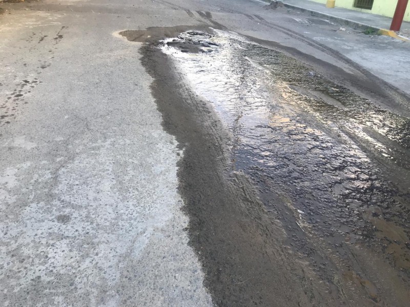 Fuga de agua en la colonia Hidalgo