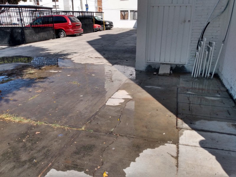 Fuga de agua en Unidad Habitacional la Margarita