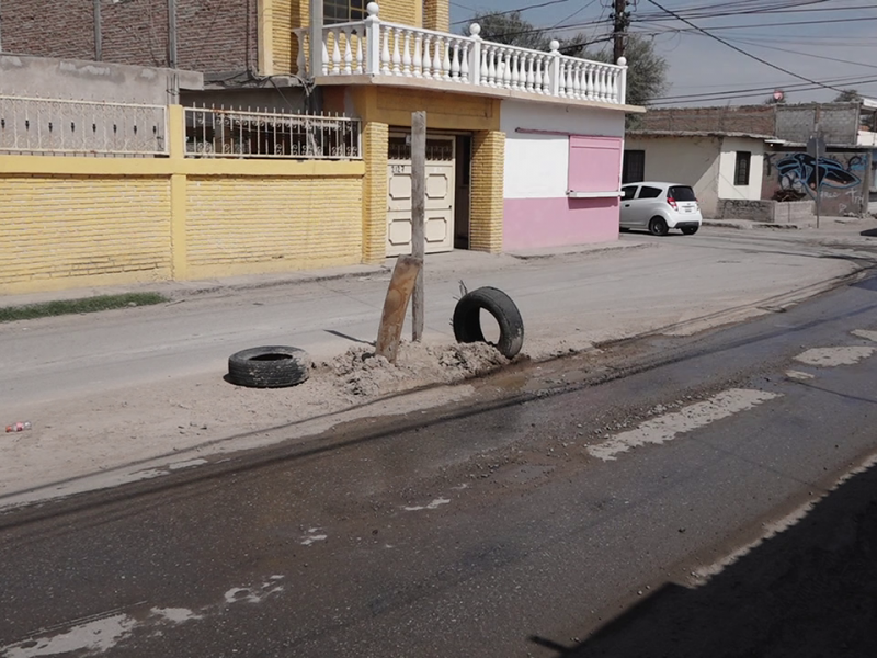 Fuga de agua potable en ejido Zaragoza persiste por días