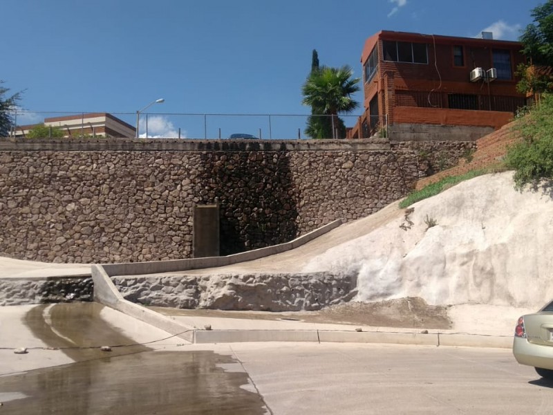 Fuga de Agua Potable en el Residencial Greco...