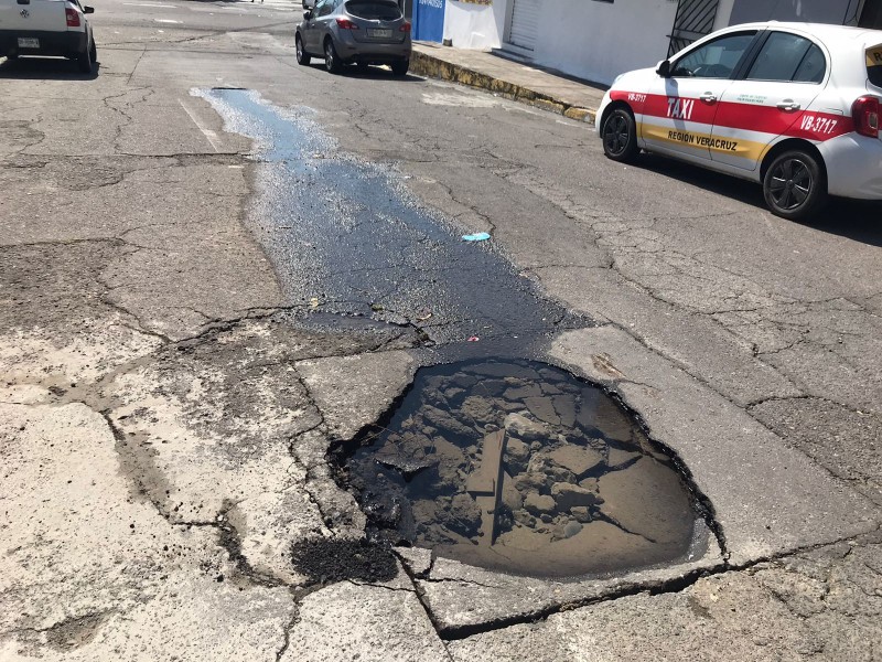 Fuga de agua potable en fraccionamiento Moderno