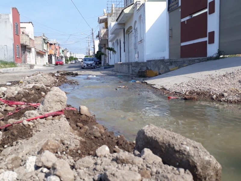 Fuga de aguas negras ocasiona enfermedades en Abasolo