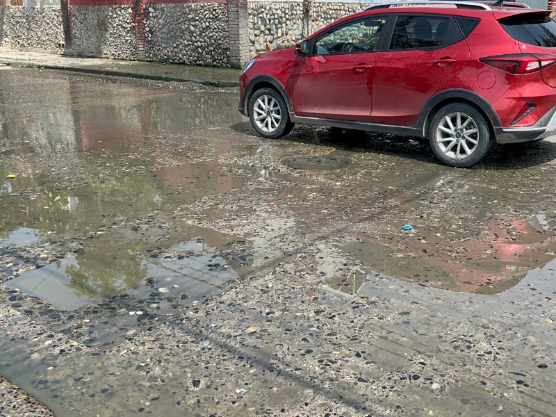 Fuga de aguas residuales lleva más de diez años