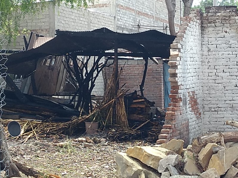 Fuga de gas acaba con casas de madera