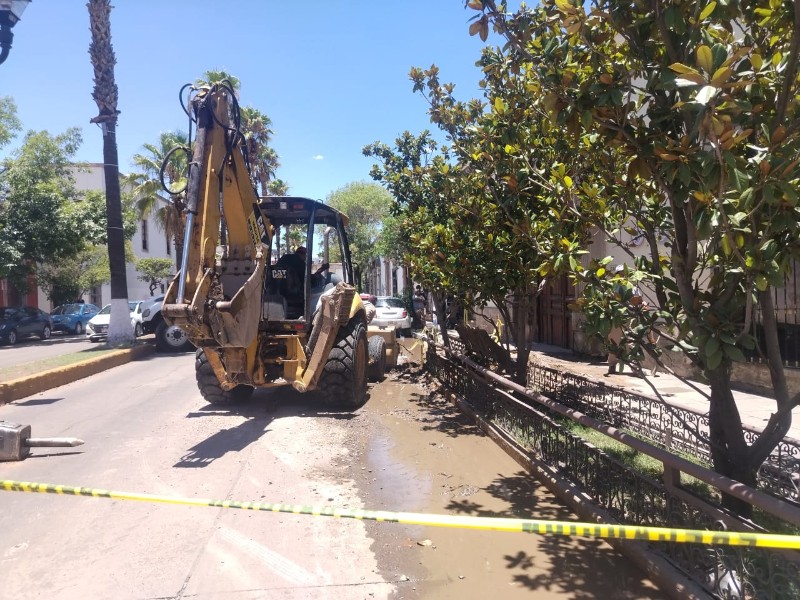 Fugas de agua superan los reportes por baches en Durango