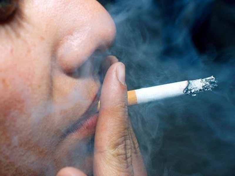 Fumadores tienen el doble de posibilidades de morir por Covid19