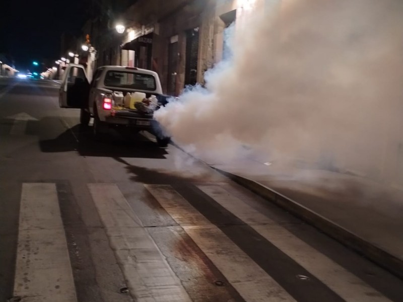 Fumigan contra el dengue en el Centro Histórico de Morelia