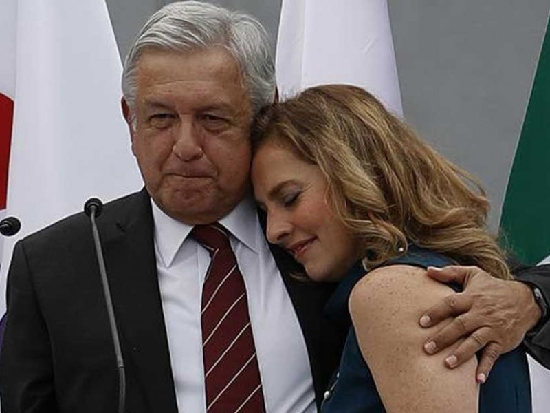 Funcionario ofende a la esposa de AMLO