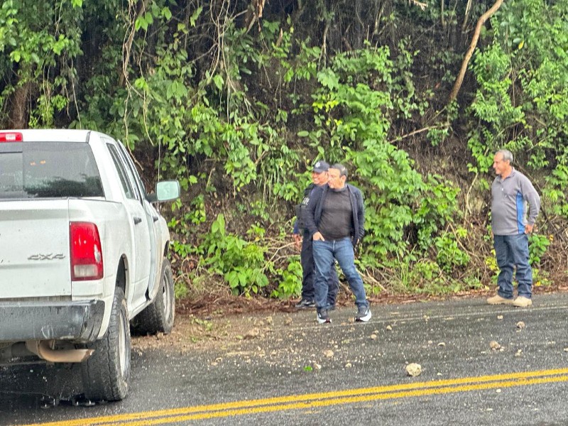 Funcionarios del Bienestar volcaron en libramiento de Papantla