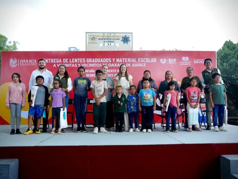 Fundación Cimarrón entrega útiles escolares en Oaxaca