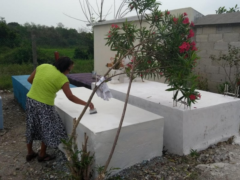 Funerarias elevan costos en adquisición de lotes