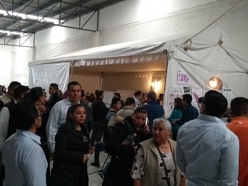 Furia de ciudadanos por boletas agotadas en Toluca