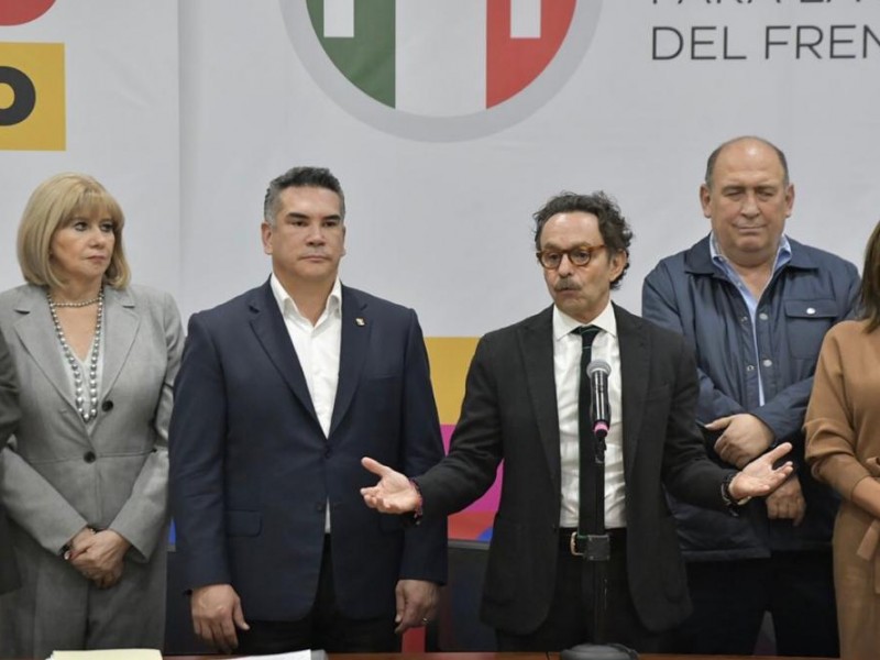 Gabriel Quadri se registra para candidatura del Frente