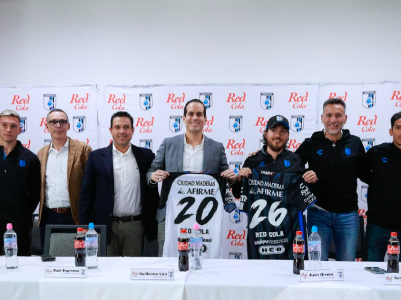 Gallos Blancos y Red Cola firman alianza comercial