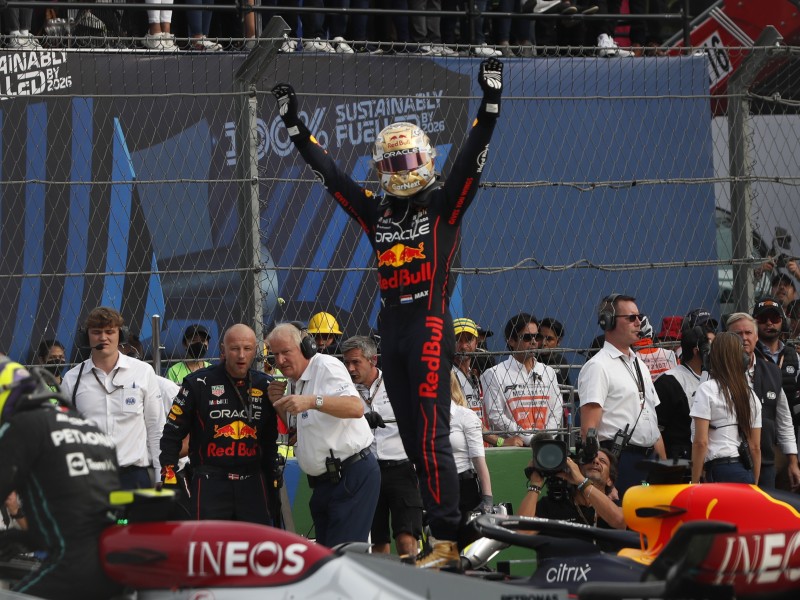 Gana Verstappen el GP de México. Checo fue tercero