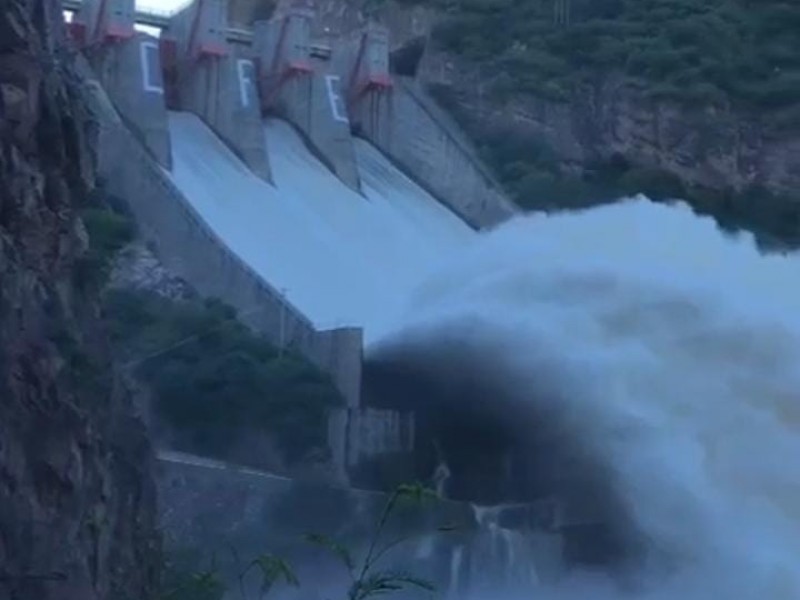 Ganaderos alertan comunidades del Río Yaqui por desfogue de presas