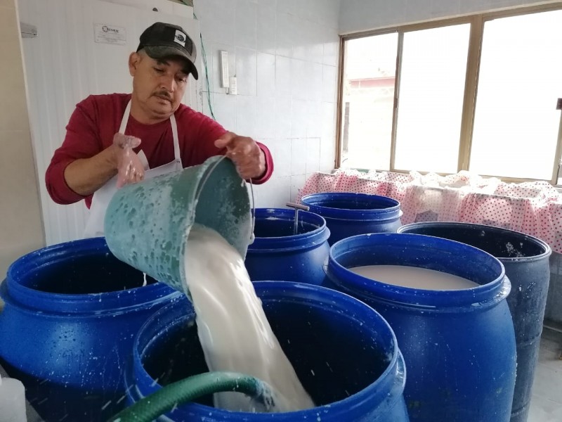 Ganaderos dan valor agregado a la leche