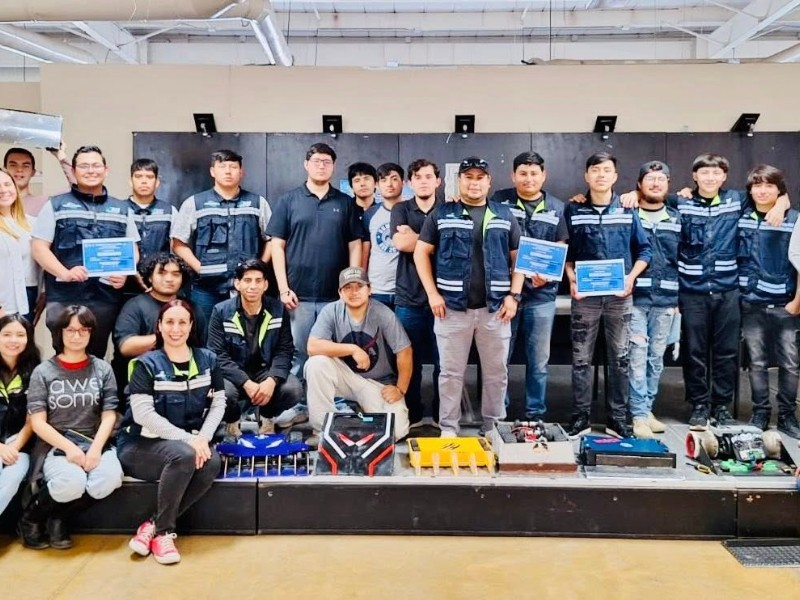 Ganan primeros lugares en torneos de robótica