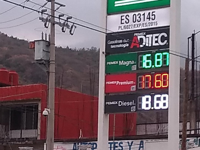 Gasolina magna baja aún más, llega a 16.87 pesos