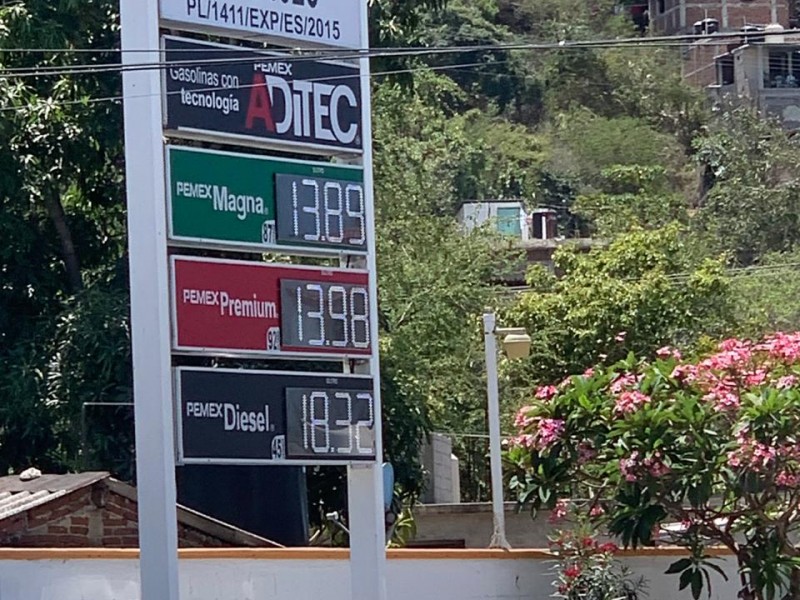 Gasolina magna llega a 13.89 pesos: premium 13.98 en Zihuatanejo