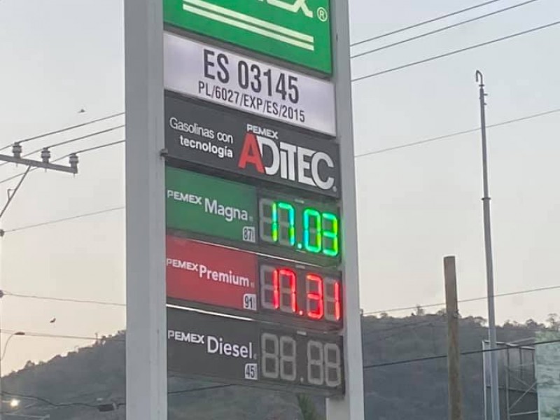 Gasolina magna llega a 17.03 pesos, la premium se mantiene