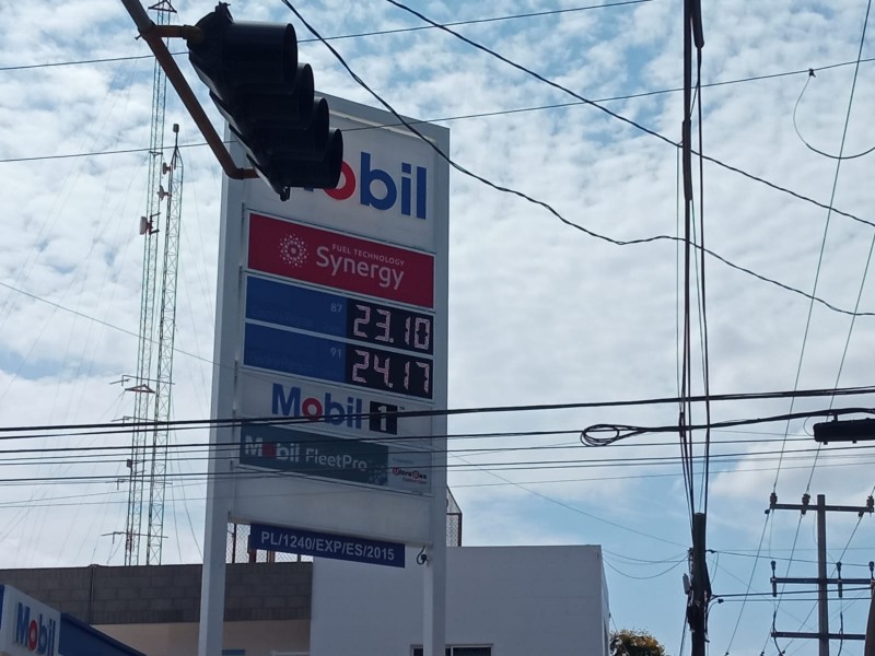 Gasolina regular alcanza los 23.10 pesos el litro