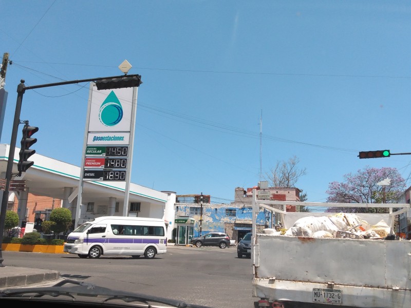 Gasolina sigue bajando; en Morelia, a 14 pesos