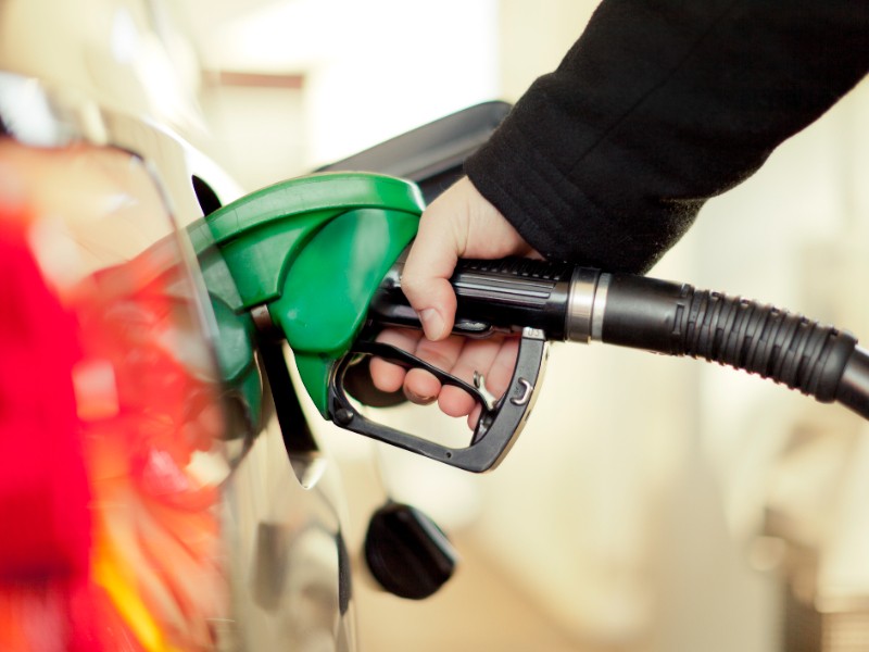 Gasolina y petróleo dejan un hoyo en la balanza comercial mexicana