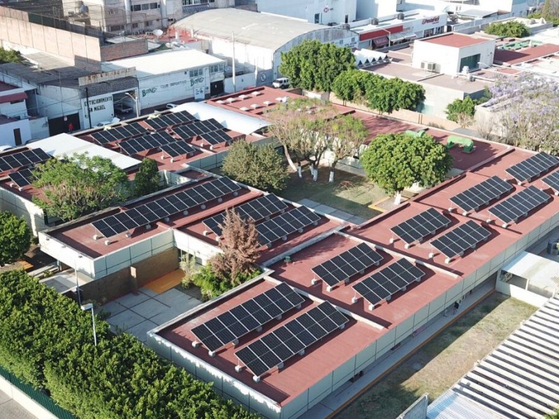 Genera y utiliza IMSS energía de paneles solares