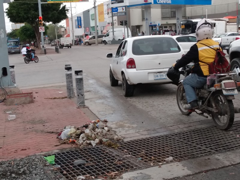 Generan riesgo obras inconclusas en bulevar Delta