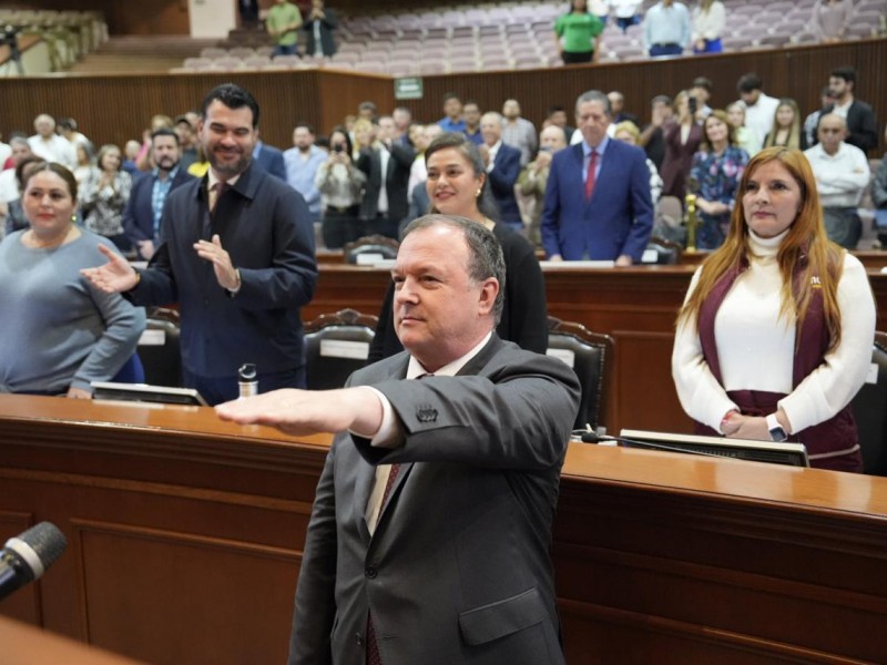 Gerardo Hervás rinde protesta como alcalde sustituto de Ahome