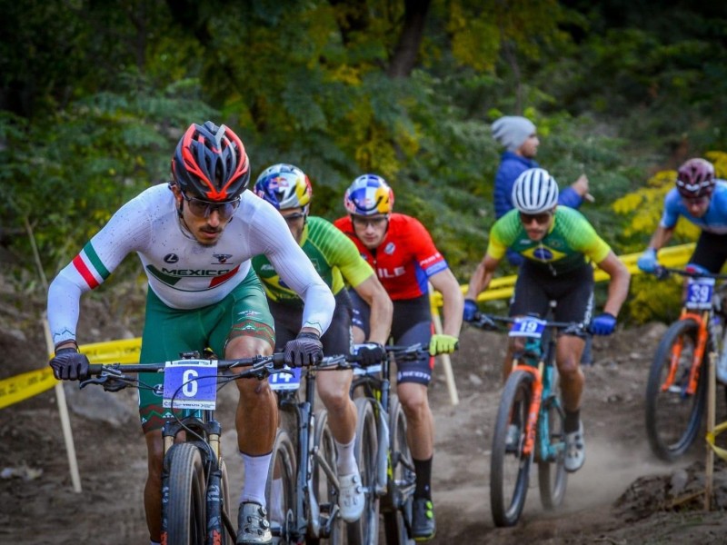 Gerardo Ulloa destaca en el Panamericano de MTB