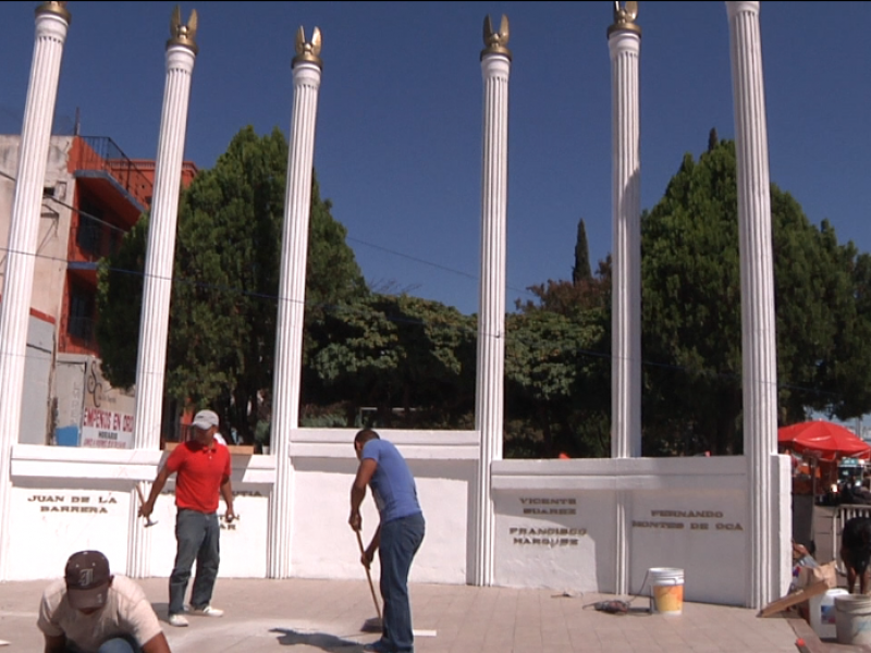 Dan mantenimiento a plaza de los Niños Héroes