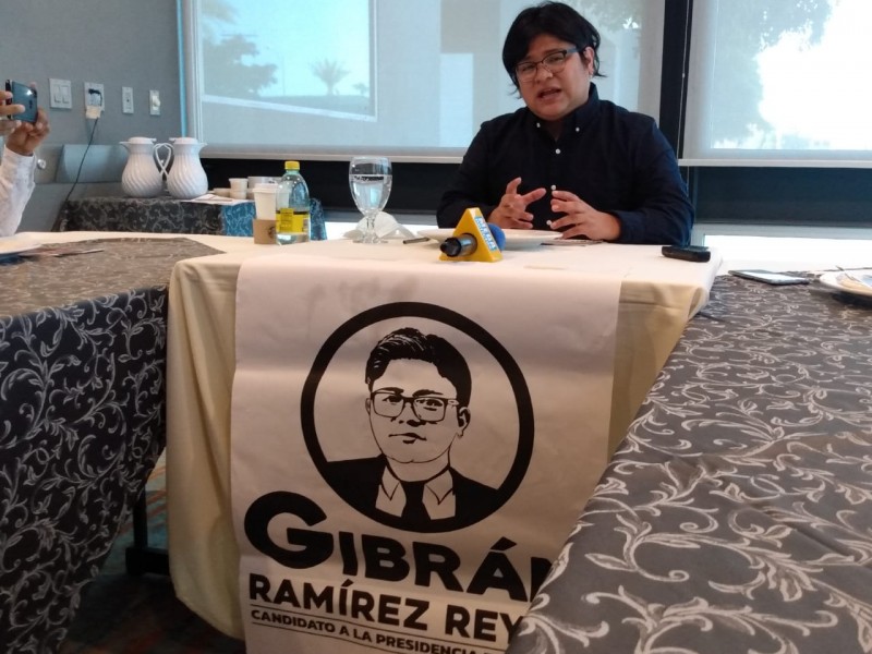 Gibran Ramírez, presenta candidatura en SLRC