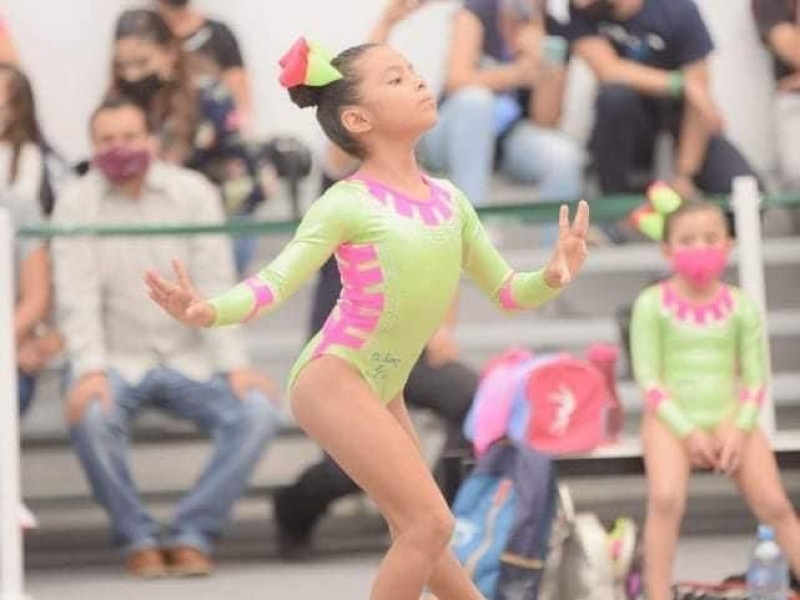 Gimnastas de Zihuatanejo destacan en competencia estatal