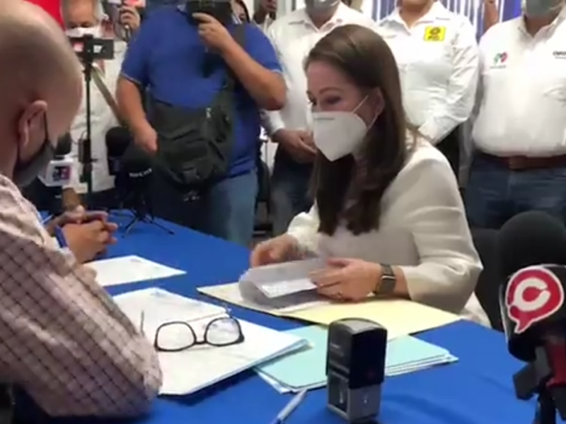 Gloria Nuñez se registró como precandidata a gobernadora