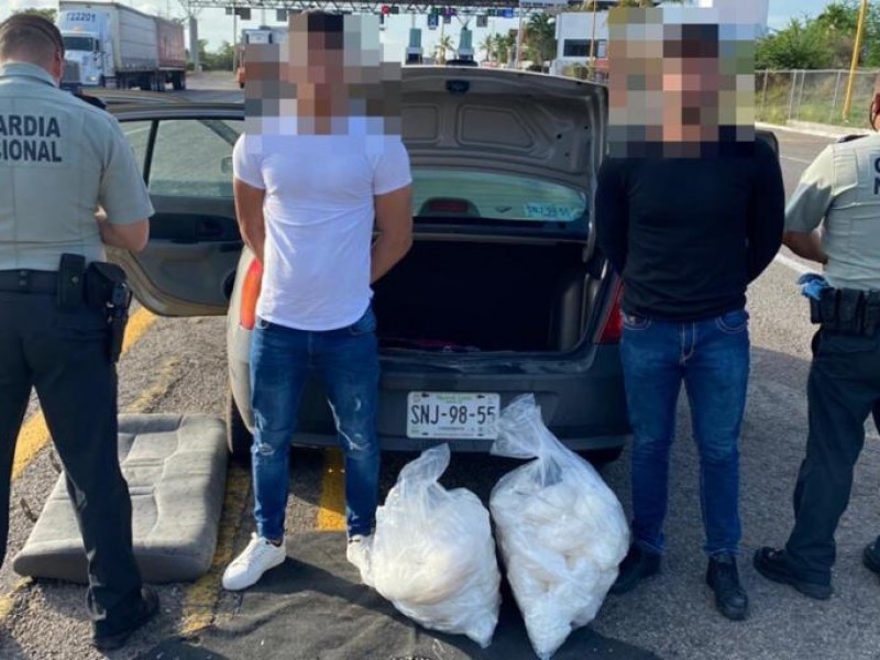 GN intercepta automóvil transportaba droga en la Mazatlán-Culiacán