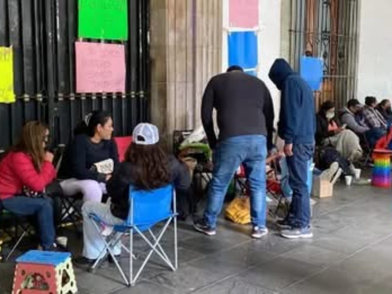 Gobernador anuncia reincorporación de 630 exburócratas despedidos oficialmente