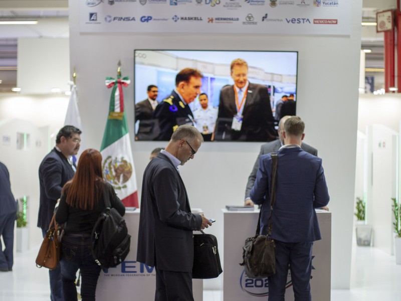 Gobernador concreta en París 900 empleos para Querétaro
