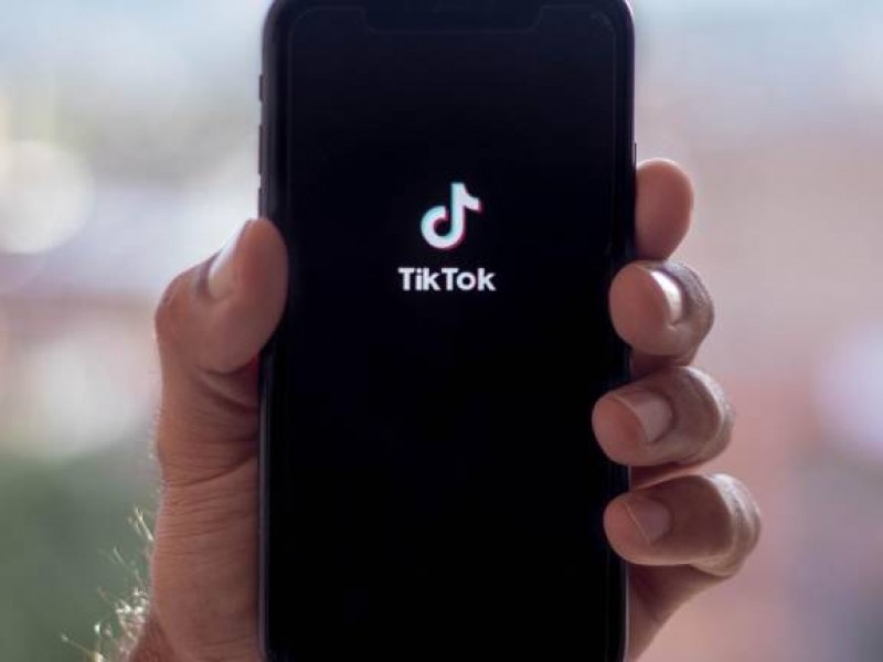 Gobernador de Florida propone prohibir Tik Tok en escuelas